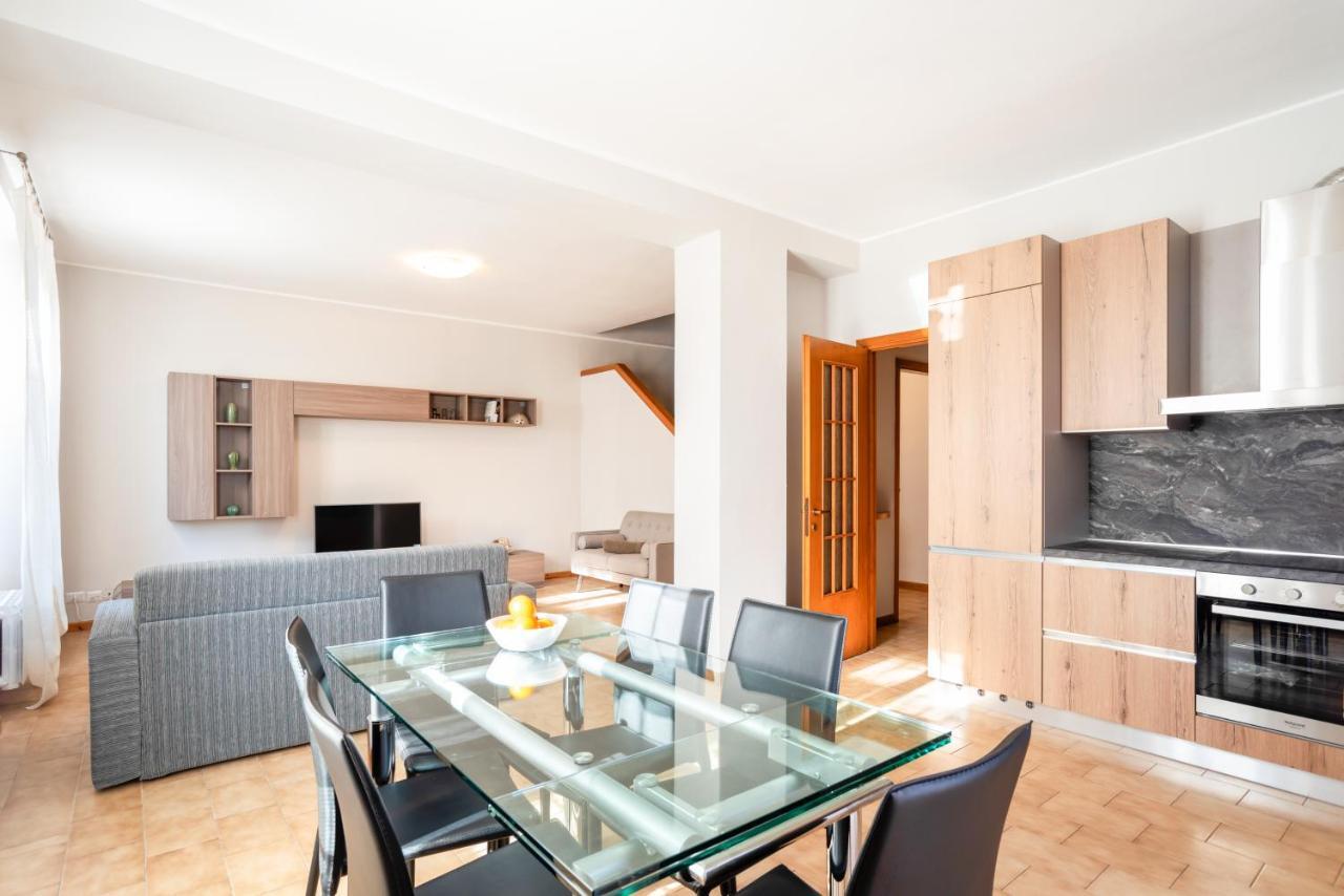Le Tre Ninfee Di Pusiano! Free Parking Apartamento Exterior foto